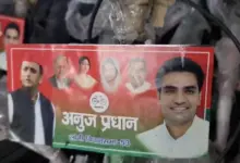 गाजियाबाद के लोनी में साइकिल वितरण कार्यक्रम का मंच और टेंट हटाए जाने के बाद सामने आया राजनीतिक विवाद।