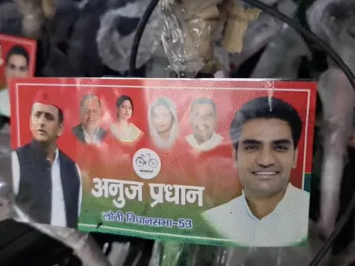 गाजियाबाद के लोनी में साइकिल वितरण कार्यक्रम का मंच और टेंट हटाए जाने के बाद सामने आया राजनीतिक विवाद।