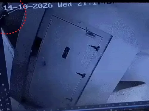 मुंबई के गोरेगांव में छठी मंजिल से गिरकर डेढ़ साल की बच्ची की मौत का मामला
