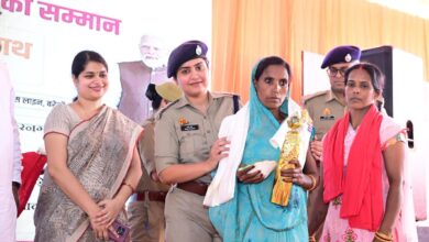 अंबेडकरनगर पुलिस लाइन में ग्राम प्रहरियों के सम्मान कार्यक्रम और मानदेय बढ़ाने की घोषणा।