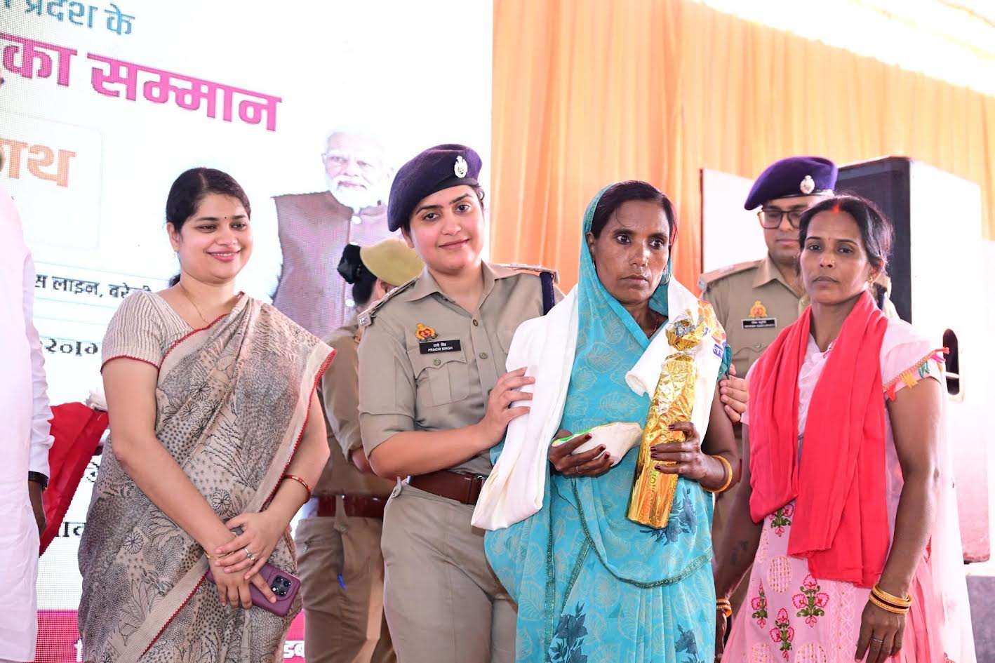 अंबेडकरनगर पुलिस लाइन में ग्राम प्रहरियों के सम्मान कार्यक्रम और मानदेय बढ़ाने की घोषणा।