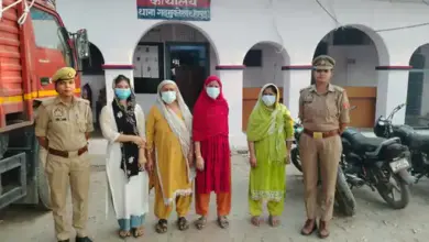हापुड़ के दरगाह शरीफ मोहल्ले में बच्चों के खेलने को लेकर महिलाओं के बीच हुई मारपीट के मामले में पुलिस कार्रवाई।