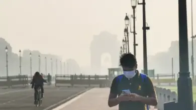 भारत के शहरों में वायु प्रदूषण और पीएम10 के बढ़ते स्तर को दर्शाता दृश्य।