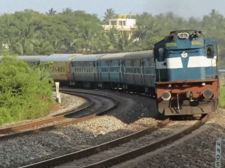 रूट में बदलाव के बाद परिवर्तित मार्ग से चलने वाली भारतीय रेलवे की एक्सप्रेस ट्रेनें।