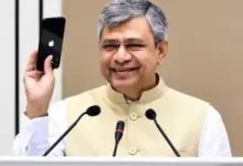 आईफोन मैन्युफैक्चरिंग और PLI स्कीम पर सरकारी आंकड़े साझा करते केंद्रीय मंत्री अश्विनी वैष्णव।