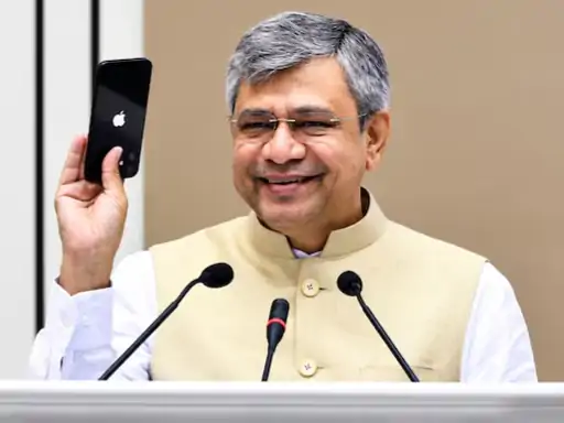 आईफोन मैन्युफैक्चरिंग और PLI स्कीम पर सरकारी आंकड़े साझा करते केंद्रीय मंत्री अश्विनी वैष्णव।