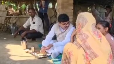 अंबेडकरनगर की जलालपुर विधानसभा सीट पर भाजपा टिकट के दावेदार डॉ. रजनीश सिंह का जनसंपर्क अभियान।