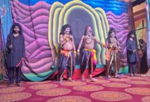 अंबेडकरनगर के जलालपुर में रामलीला शुभारंभ के दौरान रावण और उसके भाइयों की तपस्या का मंचन।