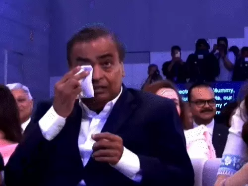 जियो प्लेटफॉर्म्स की लिस्टिंग के अवसर पर रिलायंस इंडस्ट्रीज के चेयरमैन मुकेश अंबानी और अनंत अंबानी।