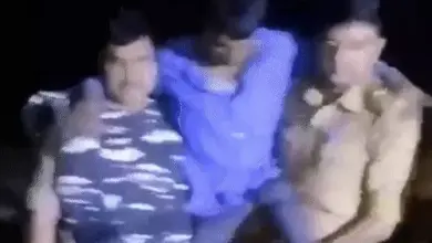 कानपुर के घाटमपुर में पुलिस पर फायरिंग के आरोपी से बरामद तमंचा और कारतूस।