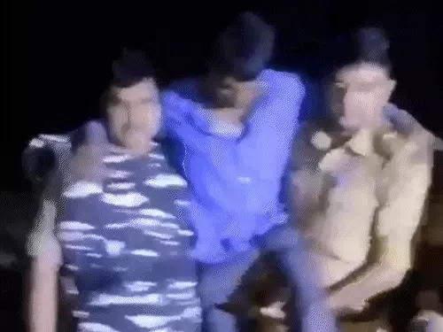 कानपुर के घाटमपुर में पुलिस पर फायरिंग के आरोपी से बरामद तमंचा और कारतूस।
