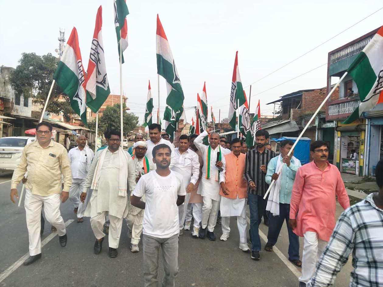 कटेहरी में मुख्य चुनाव आयुक्त ज्ञानेश कुमार के खिलाफ कांग्रेस का प्रदर्शन