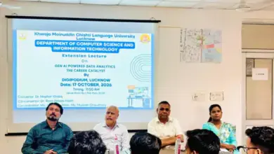 भाषा विश्वविद्यालय में जनरेटिव एआई और डेटा एनालिटिक्स पर आयोजित एक्सटेंशन लेक्चर में शामिल शिक्षक और विद्यार्थी।