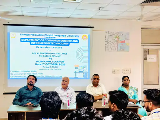 भाषा विश्वविद्यालय में जनरेटिव एआई और डेटा एनालिटिक्स पर आयोजित एक्सटेंशन लेक्चर में शामिल शिक्षक और विद्यार्थी।