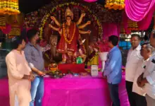 लखनऊ के इंदिरा नगर स्थित भूतनाथ श्री बालाजी शक्तिपीठ में दुर्गा पूजा, माता की चौकी और धार्मिक झांकी की तैयारियां।