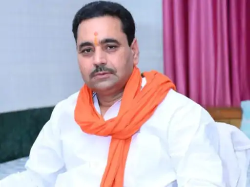लखनऊ में पति के खिलाफ प्रताड़ना की शिकायत और महिला थाने में दर्ज मुकदमे से जुड़ी खबर।