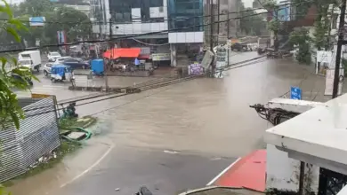 लखनऊ के फैजुल्लागंज इलाके में बाढ़ के कारण जलमग्न घर और रास्ते।