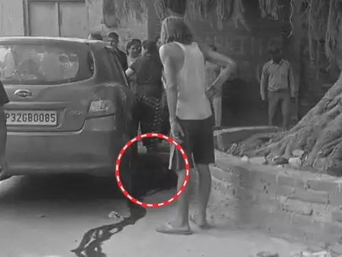 - लखनऊ के नौबस्ता इलाके में विवाद के बाद तीन लोगों की गोली मारकर हत्या से जुड़ी घटनास्थल की तस्वीर।