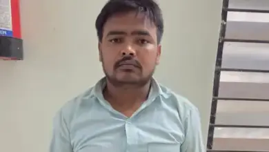 लखनऊ STF की कार्रवाई में बरामद तीन सिल्वर रंग की अवैध पिस्टल और मैगजीन।