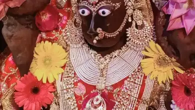 लखनऊ के गोसाईगंज स्थित प्राचीन मां चतुर्भुजी देवी मंदिर का दृश्य।
