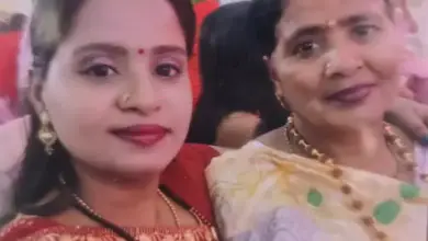 लखनऊ के कृष्णानगर में होमगार्ड पर पत्नी और बेटी की हत्या के आरोप के बाद जांच करती पुलिस