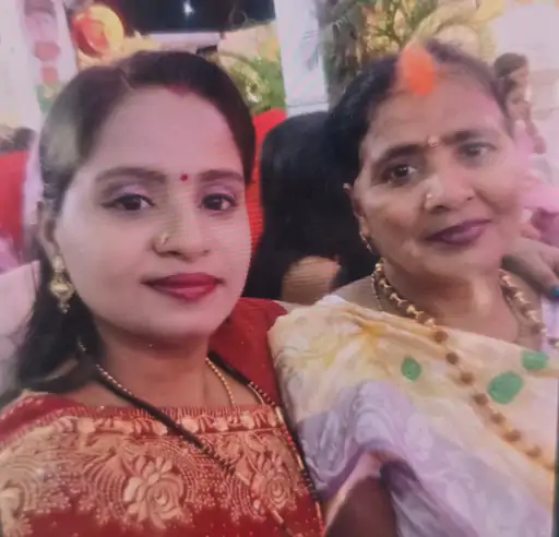 लखनऊ के कृष्णानगर में होमगार्ड पर पत्नी और बेटी की हत्या के आरोप के बाद जांच करती पुलिस