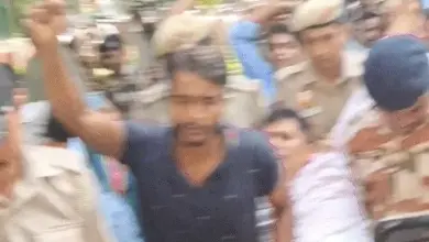 जंतर-मंतर पर SIR के खिलाफ प्रदर्शन करते AAP और छात्र संगठन के कार्यकर्ता