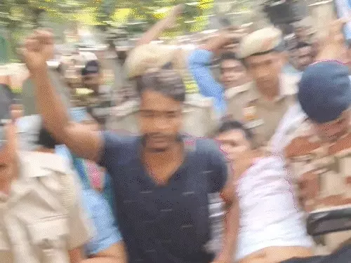 जंतर-मंतर पर SIR के खिलाफ प्रदर्शन करते AAP और छात्र संगठन के कार्यकर्ता