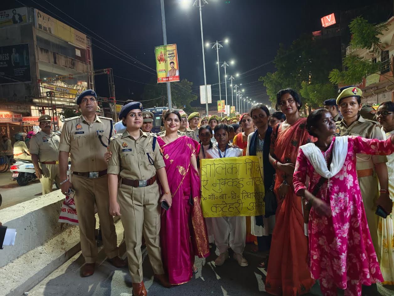अंबेडकरनगर के अकबरपुर में मिशन शक्ति फेज-6 के तहत महिला सुरक्षा और सशक्तीकरण के लिए निकाली गई पैदल रैली।