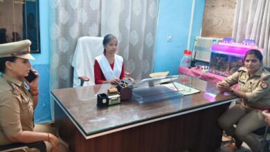 अंबेडकरनगर में मिशन शक्ति अभियान के तहत महिला थाना प्रभारी की भूमिका में छात्रा मधु