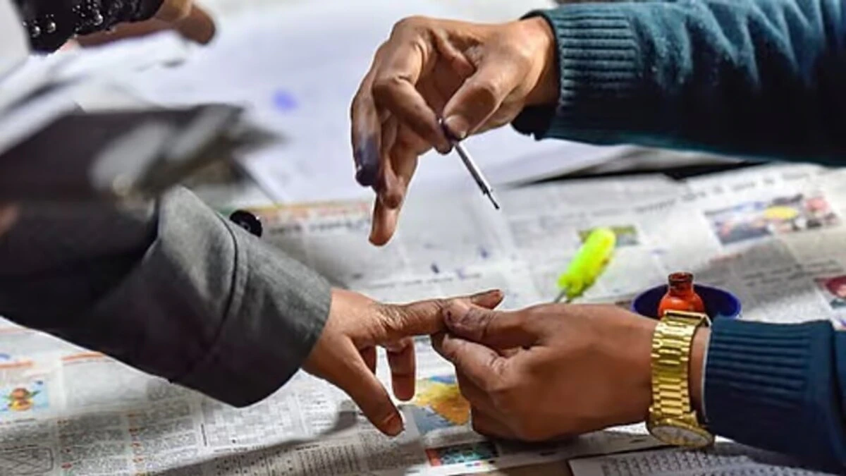 MLC चुनाव में मतदान और मुजफ्फरनगर में सपा-भाजपा कार्यकर्ताओं के बीच मारपीट की घटना