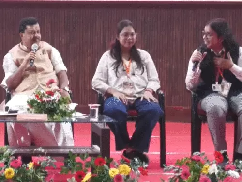 वाराणसी के काशी विद्यापीठ में Gen-Z छात्रों से संवाद करते भाजपा अध्यक्ष नितिन नवीन