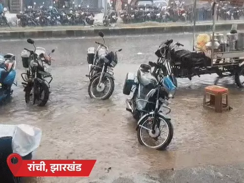 हिमाचल और उत्तराखंड में बर्फबारी के बाद गिरा तापमान, लखनऊ के फैजुल्लागंज में बाढ़ के हालात कायम