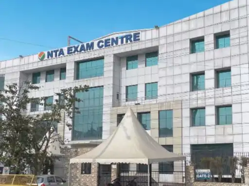 NTA परीक्षाओं में कथित अनियमितताओं, पेपर लीक के दावे और संसदीय समिति की रिपोर्ट से जुड़ी खबर।