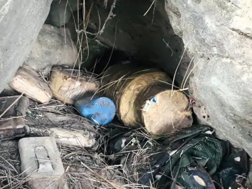 पुंछ में सेना के तलाशी अभियान के दौरान संदिग्ध IED और अन्य सामग्री की बरामदगी