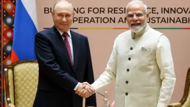 प्रधानमंत्री नरेंद्र मोदी और रूस के राष्ट्रपति व्लादिमीर पुतिन की मुलाकात।
