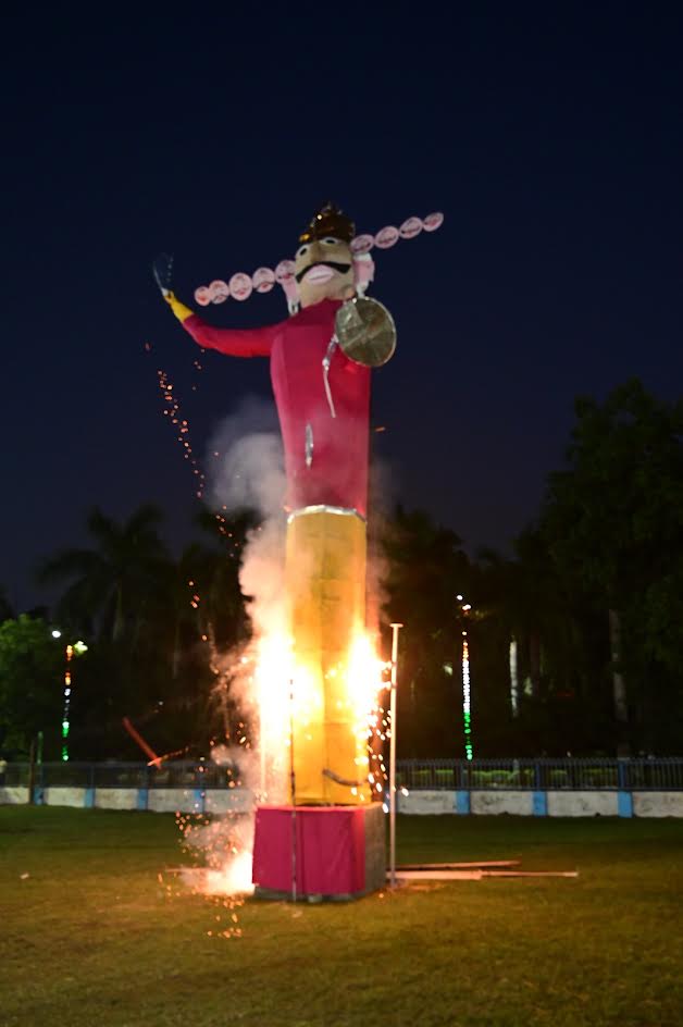 अंबेडकरनगर में विजयादशमी पर पुलिस लाइन और एनटीपीसी टांडा में आयोजित रावण दहन कार्यक्रम।