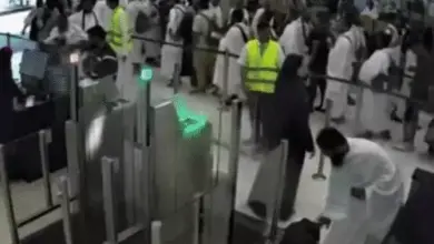 सऊदी अरब के रियाद एयरपोर्ट पर हूती विद्रोहियों के हमले के बाद की स्थिति।