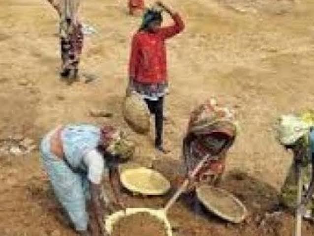 अंबेडकरनगर के कटेहरी ब्लॉक की सारंगपुर ग्राम पंचायत में इंटरलॉकिंग सड़क निर्माण और भुगतान की जांच का मामला