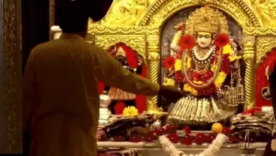शारदीय नवरात्रि के पहले दिन मंदिरों में दर्शन के लिए पहुंचे श्रद्धालु