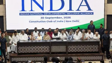 SIR के विरोध में दिल्ली में चुनाव आयोग तक मार्च निकालते विपक्षी सांसद