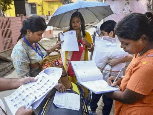 - SIR के खिलाफ विपक्षी नेताओं की याचिका और सुप्रीम कोर्ट में सुनवाई का मामला