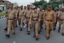 कुर्की बाजार में पैदल गश्त करतीं एसपी प्राची सिंह