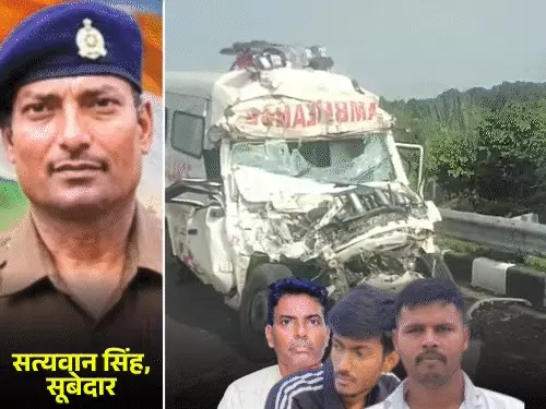 सुल्तानपुर के हलियापुर में पूर्वांचल एक्सप्रेस-वे पर ट्रक से टकराने के बाद क्षतिग्रस्त एंबुलेंस।
