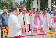 अंबेडकरनगर में टाटा मोटर्स सर्विस सेंटर का उद्घाटन करते सपा विधायक रामअचल राजभर।