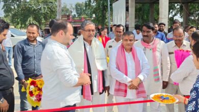 अंबेडकरनगर में टाटा मोटर्स सर्विस सेंटर का उद्घाटन करते सपा विधायक रामअचल राजभर।