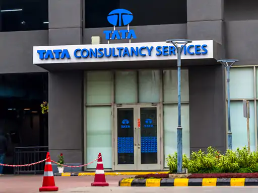 TCS के दूसरी तिमाही के नतीजे, शेयर में तेजी और ₹12 प्रति शेयर डिविडेंड की घोषणा।
