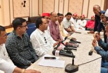अयोध्या के शाने अवध होटल में शिक्षक एमएलसी चुनाव को लेकर सपा विधायक त्रिभुवन दत्त की शिक्षकों और प्रबंधकों के साथ बैठक।