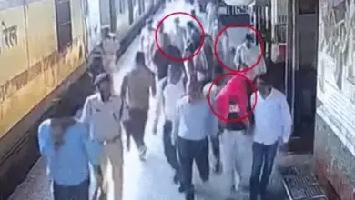 टाइगर श्रॉफ की कार पर फायरिंग मामले में शूटर्स को पुलिस जांच के अपडेट देने और भागने में मदद के आरोप