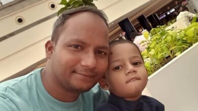 मुंबई गोलीबारी में घायल उमेश के घर लौटने का इंतजार करता परिवार।